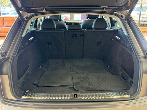 Used 2021 Audi e-tron Premium w/ Convenience Plus Package image 40