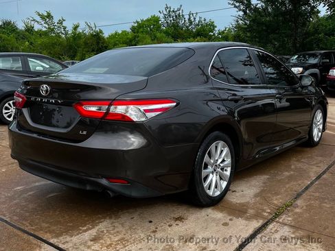 Used 2018 Toyota Camry LE FWD image 6