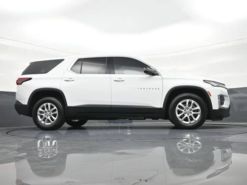Used 2023 Chevrolet Traverse LS FWD image 28