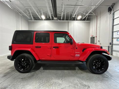 Used 2022 Jeep Wrangler Unlimited Sahara w/ Cold Weather Group image 5