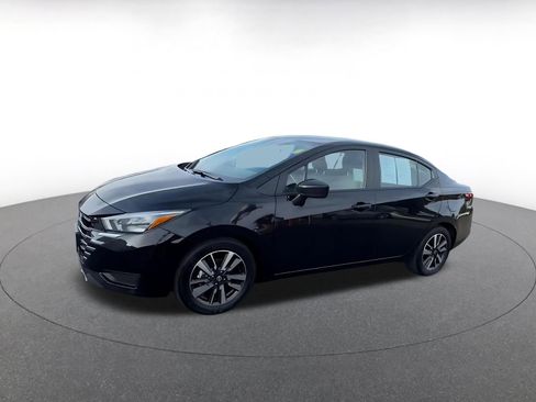 Used 2025 Nissan Versa SV image 8