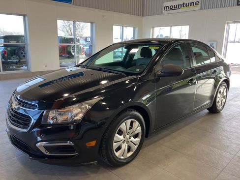 Used 2015 Chevrolet Cruze LS image 1