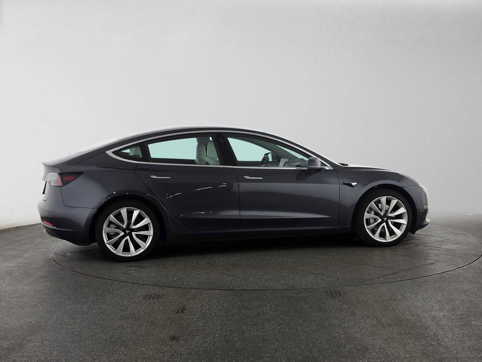 Used 2018 Tesla Model 3 Mid Range RWD image 2