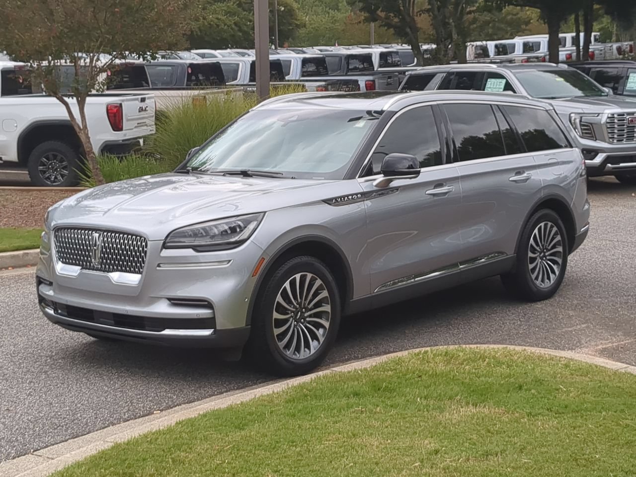 Used 2024 Lincoln Aviator Reserve w/ Equipment Group 201A RWD image 4