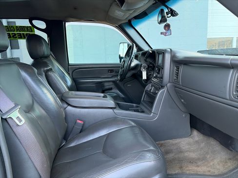 Used 2005 Chevrolet Silverado 3500 LT w/ Heavy-Duty Power Package image 12