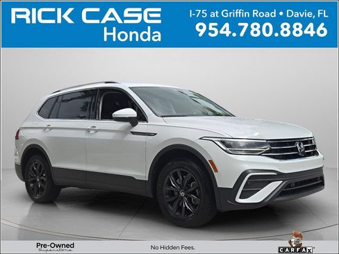 Used 2024 Volkswagen Tiguan SE FWD image 1