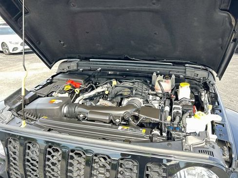 Used 2023 Jeep Gladiator Sport AWD/4WD image 28