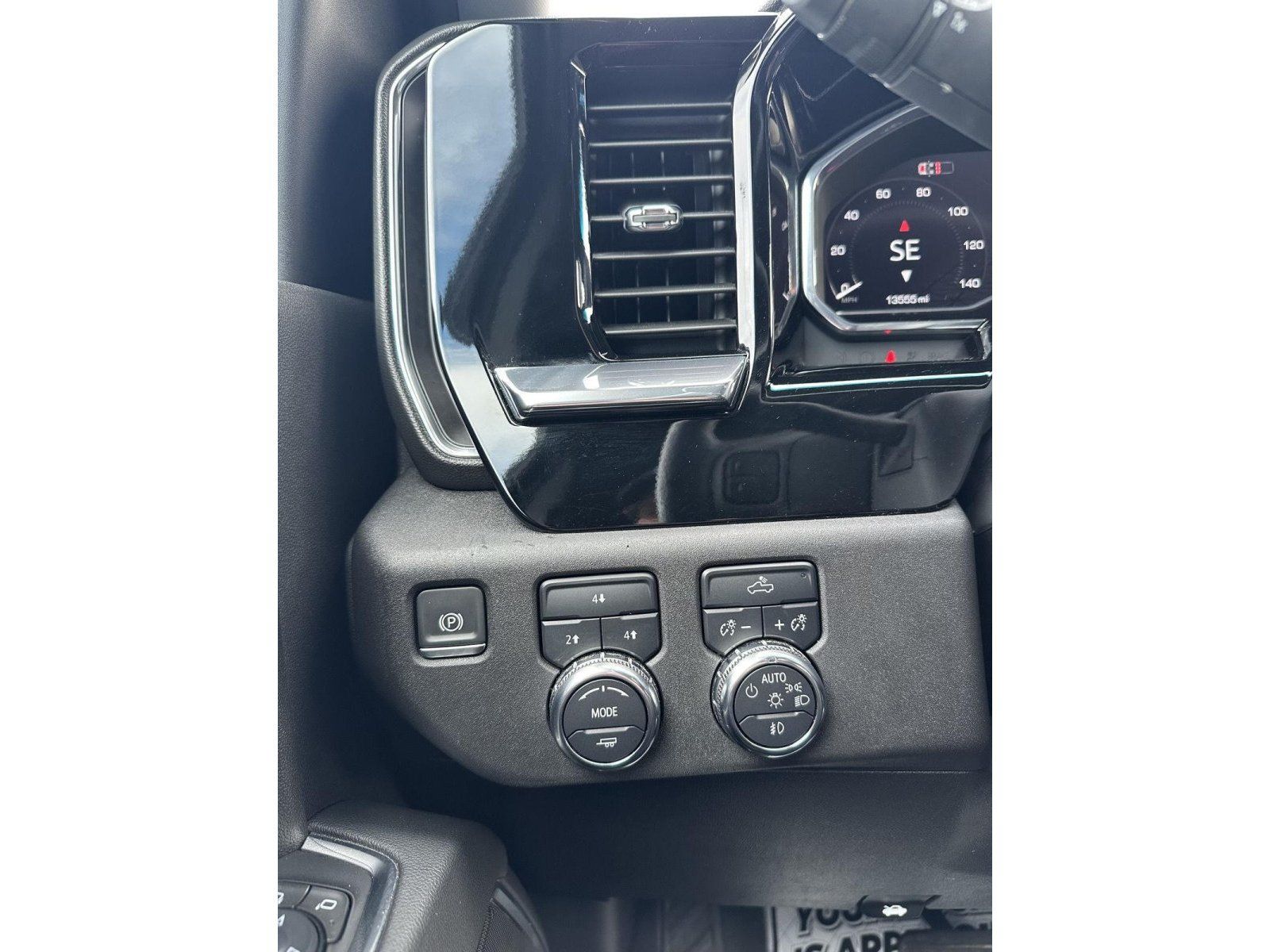 Used 2025 GMC Sierra 2500 SLE w/ Preferred Package AWD/4WD image 48