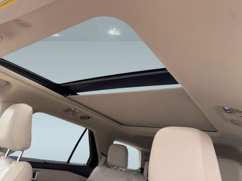 Used 2020 Ford Explorer Platinum w/ Premium Technology Package image 15