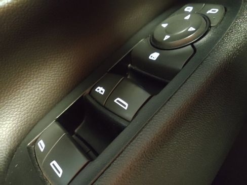 Used 2018 Chevrolet Equinox LT image 27