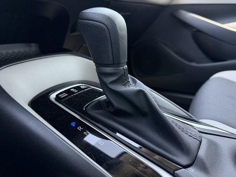 Certified 2025 Toyota Corolla LE FWD image 18