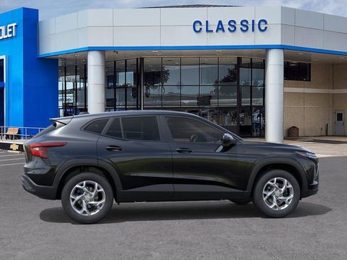 New 2026 Chevrolet Trax LS w/ LS Convenience Package FWD image 5
