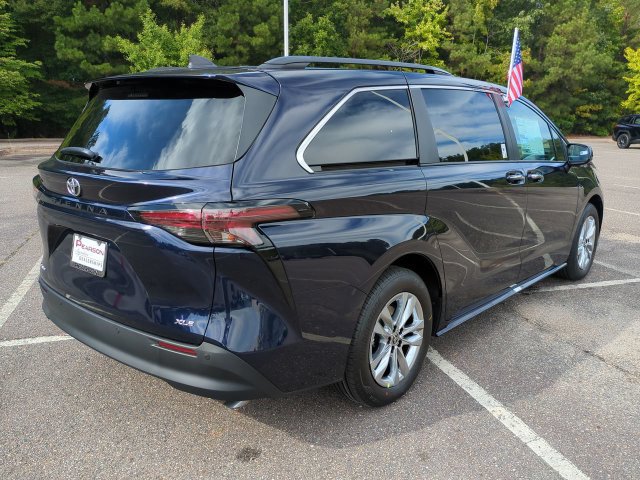 New 2026 Toyota Sienna XLE AWD/4WD image 4