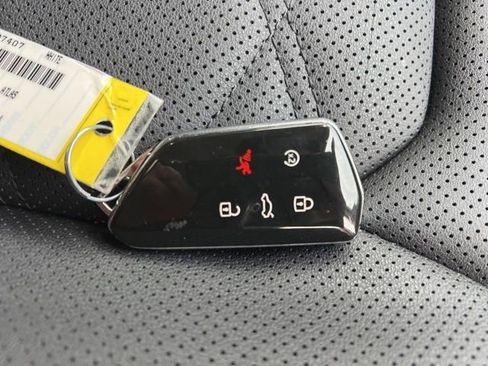 Used 2024 Volkswagen Atlas SE image 38