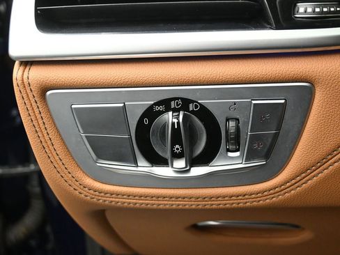 Used 2022 BMW 750i xDrive 750i xDrive w/ Luxury Rear Seating Package image 19