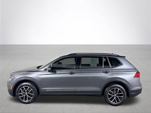 Certified 2021 Volkswagen Tiguan SE image 9