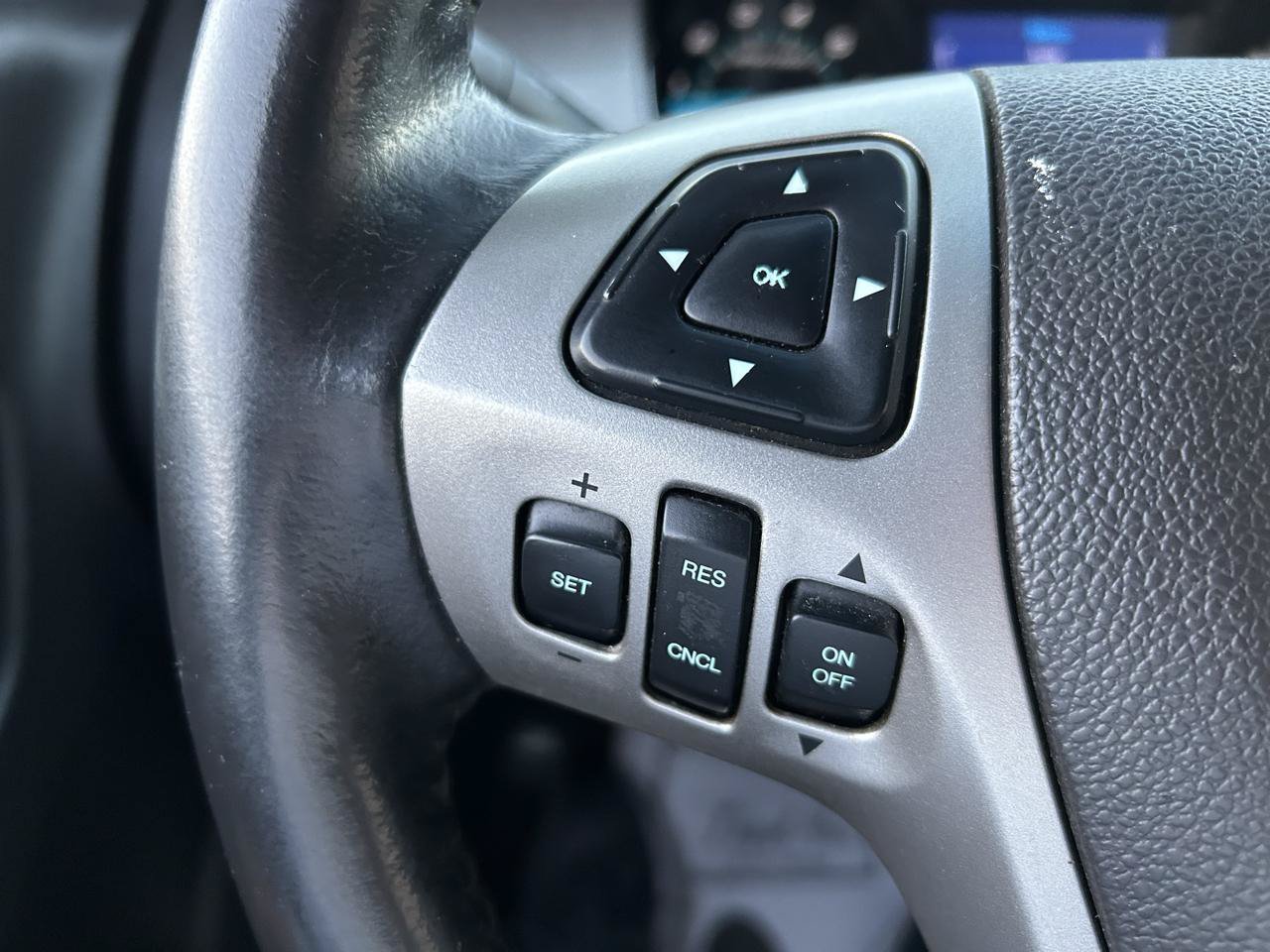 Used 2013 Ford Taurus SEL FWD image 17