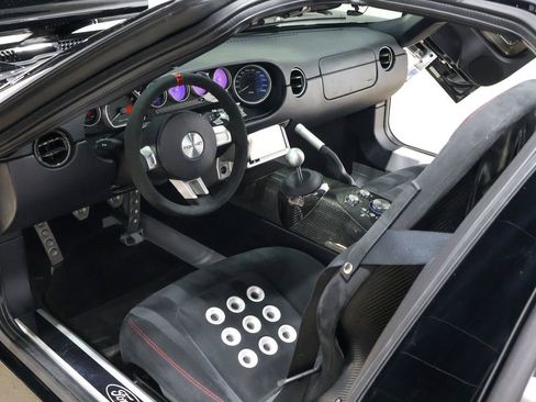 Used 2006 Ford GT RWD image 36