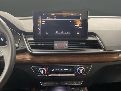 Used 2024 Audi Q5 e Premium Plus w/ Premium Plus Package image 9