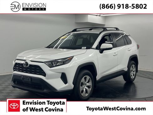 Used 2021 Toyota RAV4 LE image 1