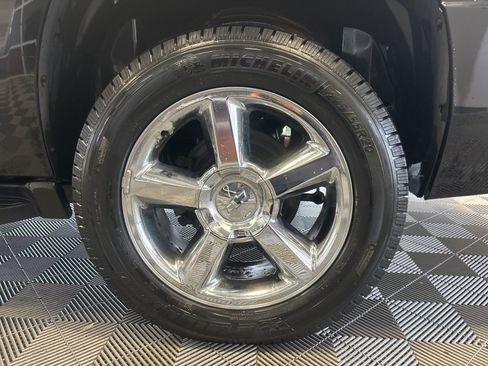 Used 2012 Chevrolet Suburban LTZ image 8