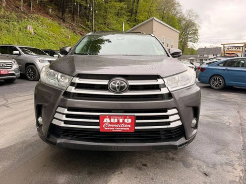 Used 2017 Toyota Highlander XLE AWD/4WD image 2