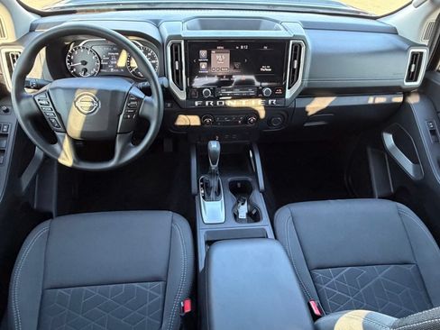 Certified 2025 Nissan Frontier SV w/ Tow Package RWD image 11