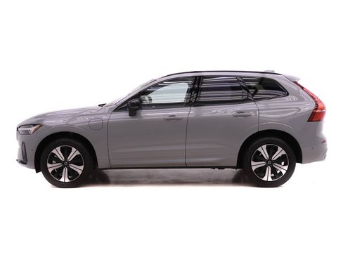 Certified 2025 Volvo XC60 T8 Plus AWD/4WD image 3
