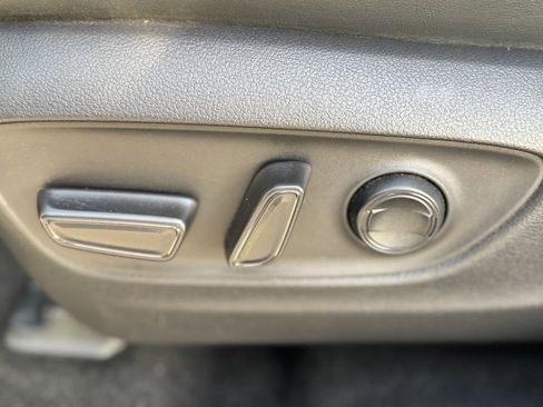 Used 2021 Toyota RAV4 XLE Premium image 15