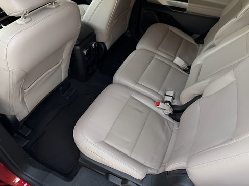 Used 2023 Ford Explorer Limited image 18