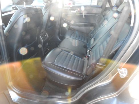Used 2018 Ford Edge SEL w/ Equipment Group 201A image 9