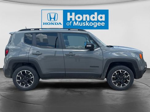 Used 2023 Jeep Renegade Latitude AWD/4WD image 4