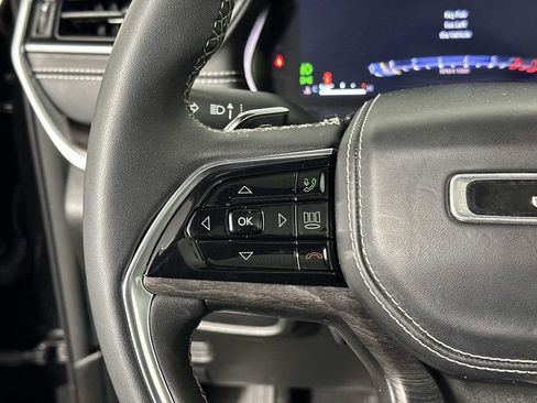 Used 2023 Jeep Grand Cherokee Overland w/ Luxury Tech Group IV image 19