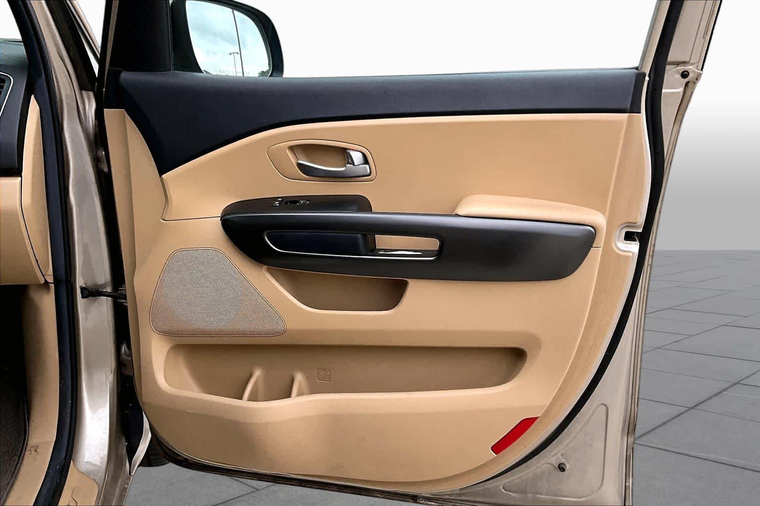 Used 2017 Kia Sedona LX w/ LX Essentials Premium Package FWD image 19
