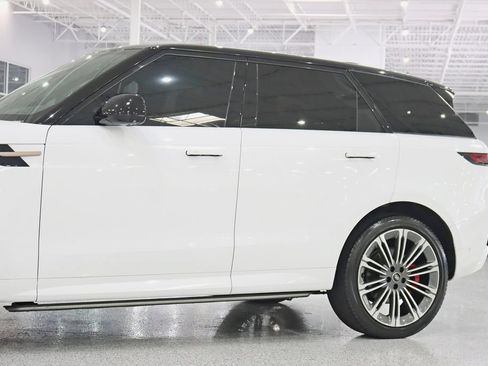 Used 2024 Land Rover Range Rover Sport Dynamic SE AWD/4WD image 4
