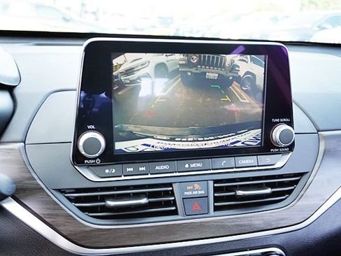 Used 2025 Nissan Altima 2.5 SV FWD image 25
