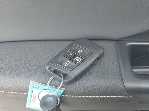 New 2026 Volkswagen Taos SE AWD/4WD image 28