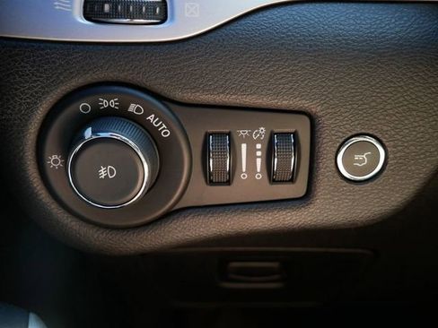 Used 2017 Jeep Cherokee Trailhawk w/ Comfort/Convenience Group AWD/4WD image 16
