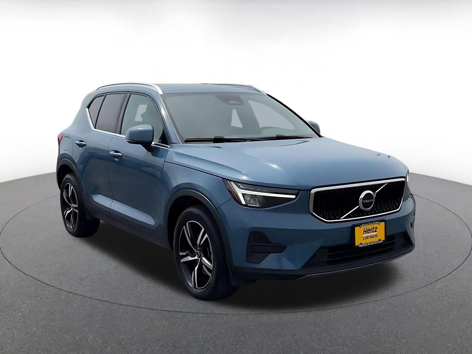 Used 2024 Volvo XC40 B5 Core AWD/4WD image 3