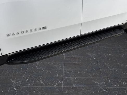 Used 2024 Jeep Wagoneer L Series II w/ Convenience Group I image 38