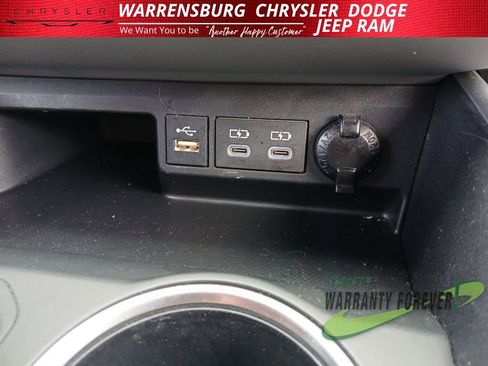 Used 2023 Toyota Highlander L image 28