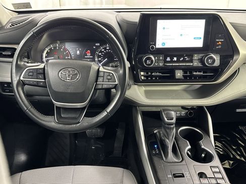 Used 2023 Toyota Highlander LE image 27