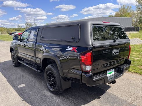 Used 2022 Toyota Tacoma SR w/ SX Package AWD/4WD image 5