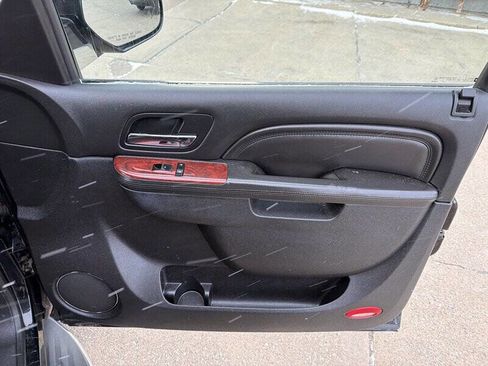 Used 2011 Cadillac Escalade AWD w/ Touring Package image 23