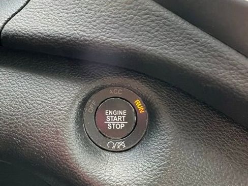 Used 2023 Jeep Cherokee Altitude Lux image 12