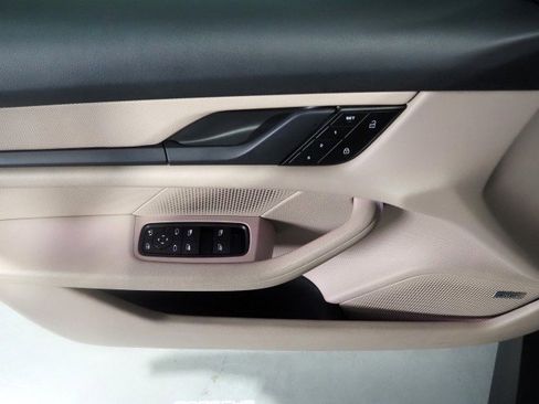 Used 2022 Porsche Taycan image 59