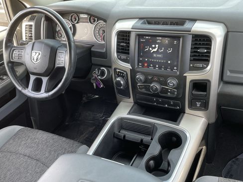 Certified 2020 RAM 1500 Classic SLT w/ Luxury Group image 13