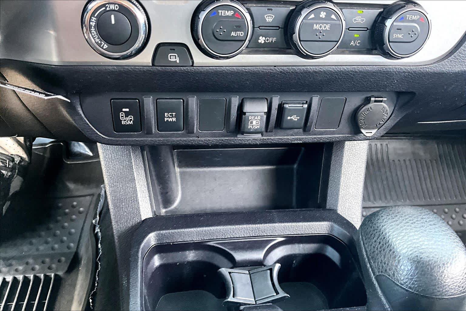 Used 2022 Toyota Tacoma SR5 w/ Technology Package AWD/4WD image 33