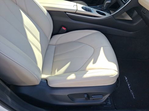 Used 2022 Toyota Avalon XLE image 33