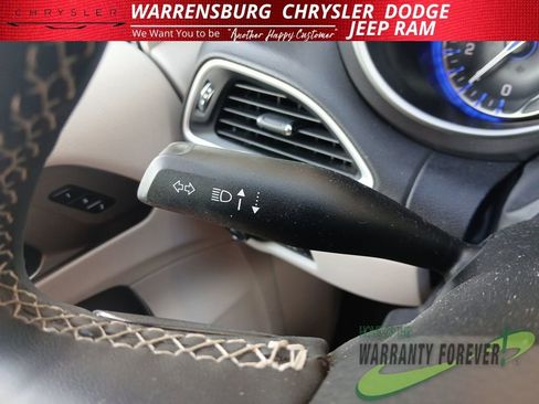Used 2024 Chrysler Pacifica Touring-L FWD image 14